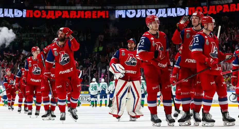 Выдающееся событие в КХЛ: юный голкипер Сурин пробивается в плей-офф среди лучших хоккеистов лиги
