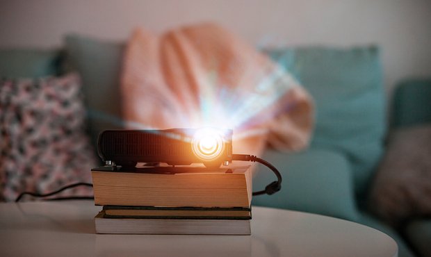 Что подарить на Новый год-2026 девочке 12 лет: 70+ необычных идей на любой кошелек