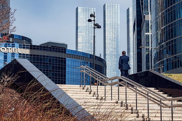 Люди по всему миру теряют интерес к работе. Что с ними происходит?