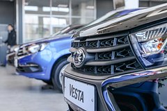 Начались продажи обновленной Lada Vesta в России с локальными системами