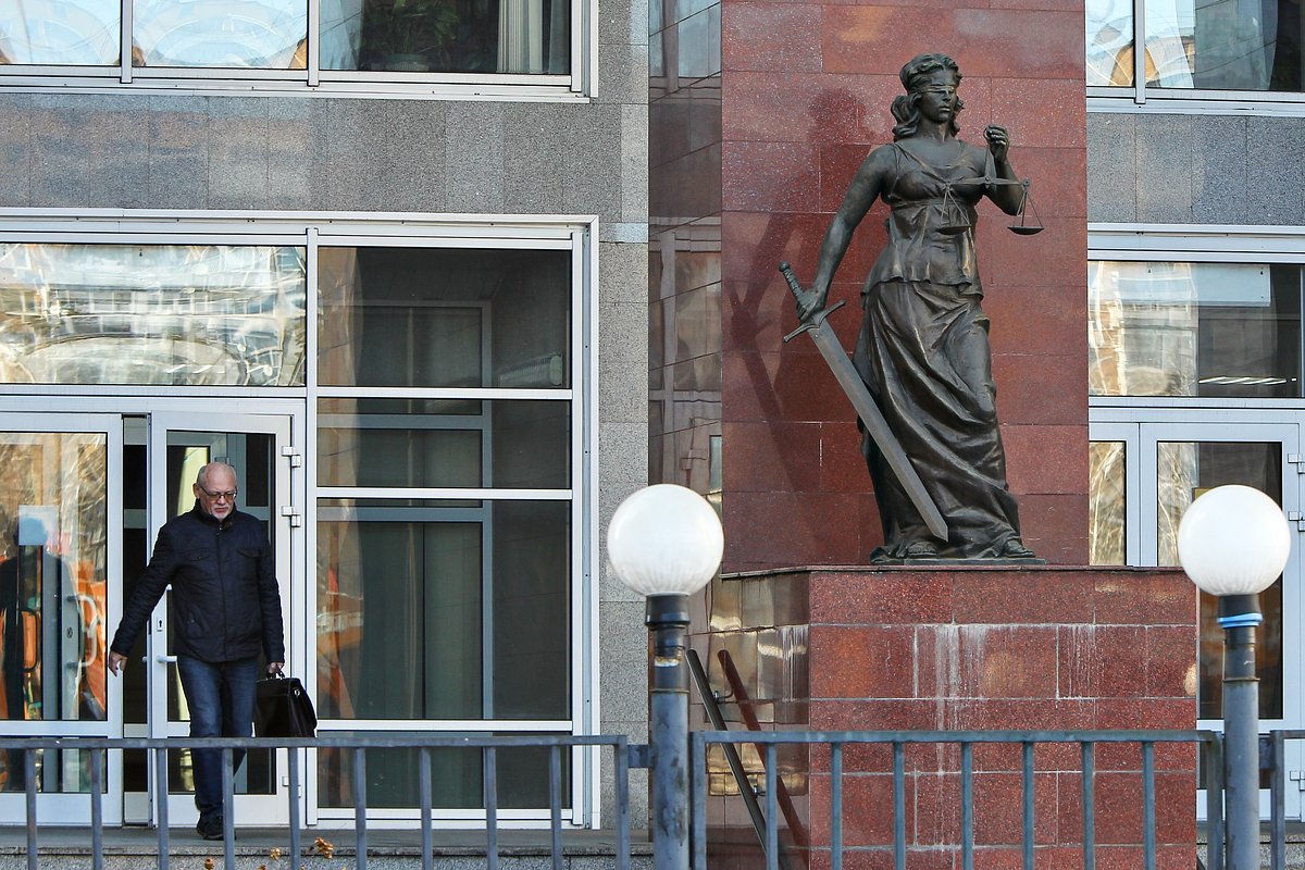 Кому станет сложнее судиться в России? Почему услуги адвокатов в стране подорожают?