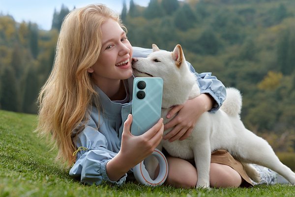 В России представлен новый смартфон HUAWEI. Почему его уже называют рекордсменом?