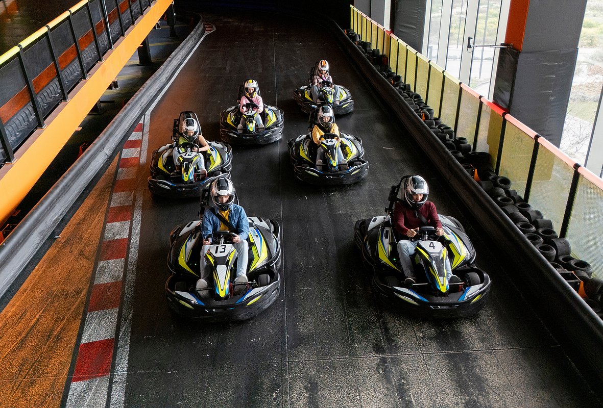 Что подарить мальчику 12 лет на Новый год-2026: 90+ идей