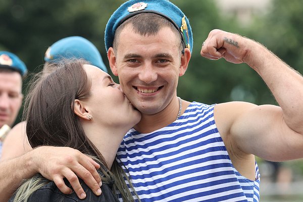 «Никто, кроме нас!» Празднования Дня ВДВ: более 50 открыток и поздравлений по случаю 95-летия десантных войск