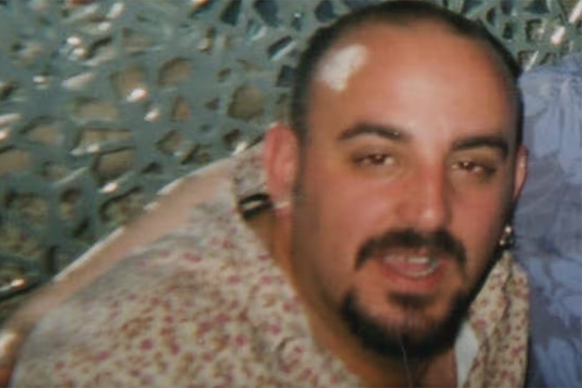 «Я никогда не чувствовала такой любви». Как несколько брошенных девушек раскрыли тайный полицейский заговор и потрясли всю страну?