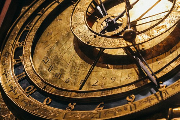 Время 15:15 на часах: значение одинаковых цифр в английской нумерологии