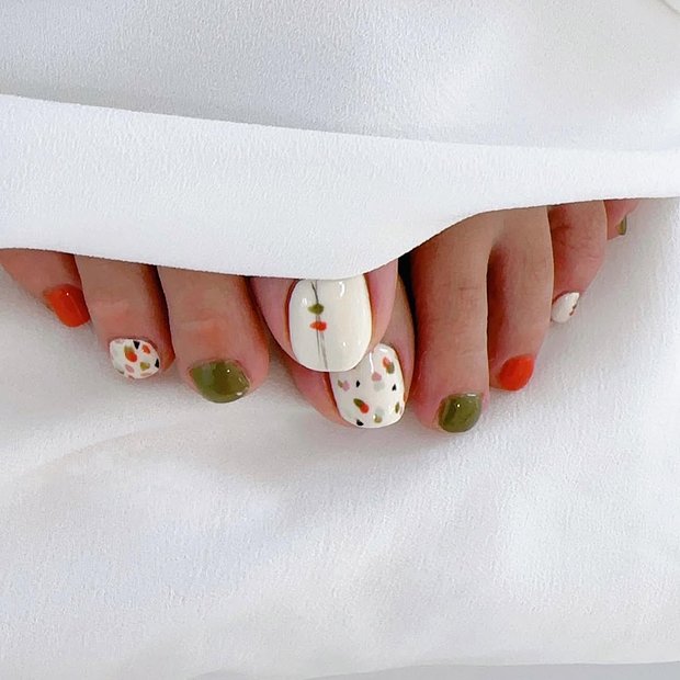 Модный педикюр на осень 2025 года: новшества и тенденции сезона