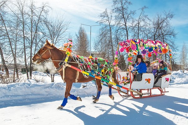 Уникальные открытки к Масленице: 15 картинок для поздравлений близких в 2026 году