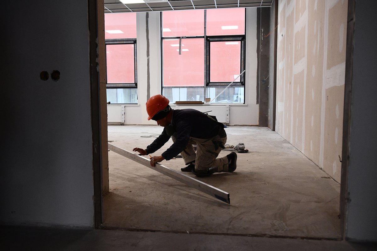 Опасность банкротства угрожает строительному рынку России. Кто сможет создать доступное жилье для россиян?