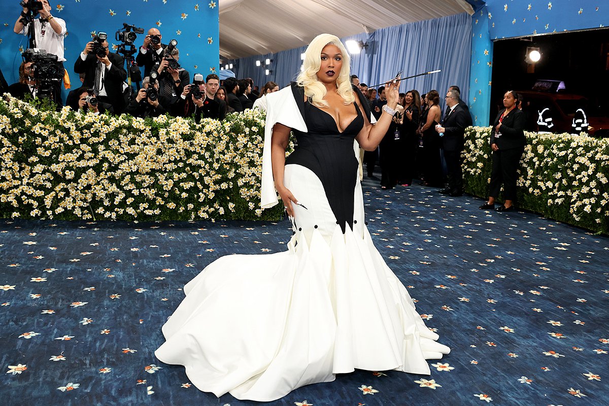 Звезды блистали на Met Gala, нарушая дресс-код. Как это было?