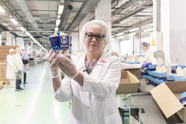 Круглосуточное производство новогодних сладостей в московских фабриках