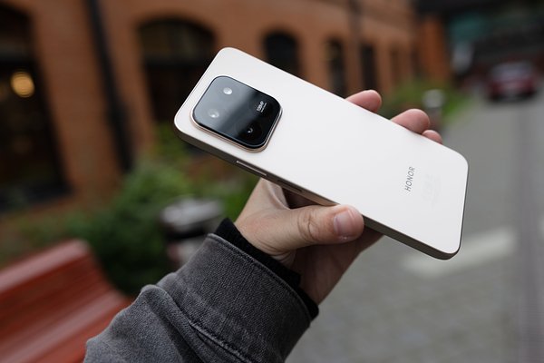 На российском рынке представлен новый смартфон Honor с Google-сервисами: что он может?