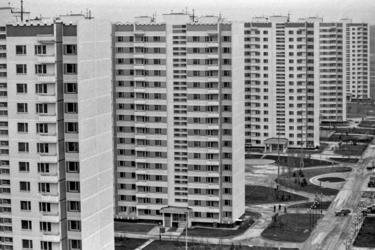 «Построены они были кое-как» Миллионы россиян живут в старых панельных домах. С чем они вынуждены мириться?