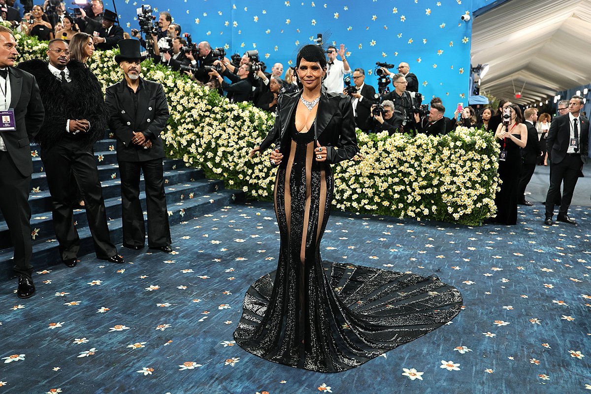 Звезды блистали на Met Gala, нарушая дресс-код. Как это было?