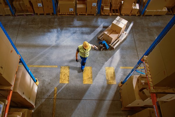 Логистический коллапс: ТК ПЭК прекратил выдачу грузов своим клиентам