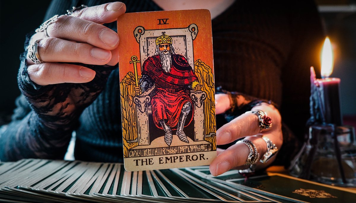 Карта Таро Император: значение аркана в разных сферах жизни, сочетание с другими картами