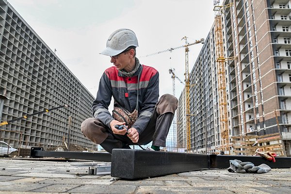 Опасность банкротства угрожает строительному рынку России. Кто сможет создать доступное жилье для россиян?