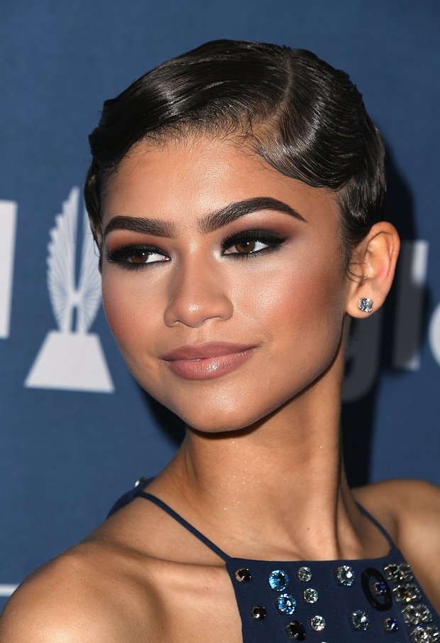 Волосы в Новый 2026 год: 15+ стильных идей для коротких, средних и длинных стрижек