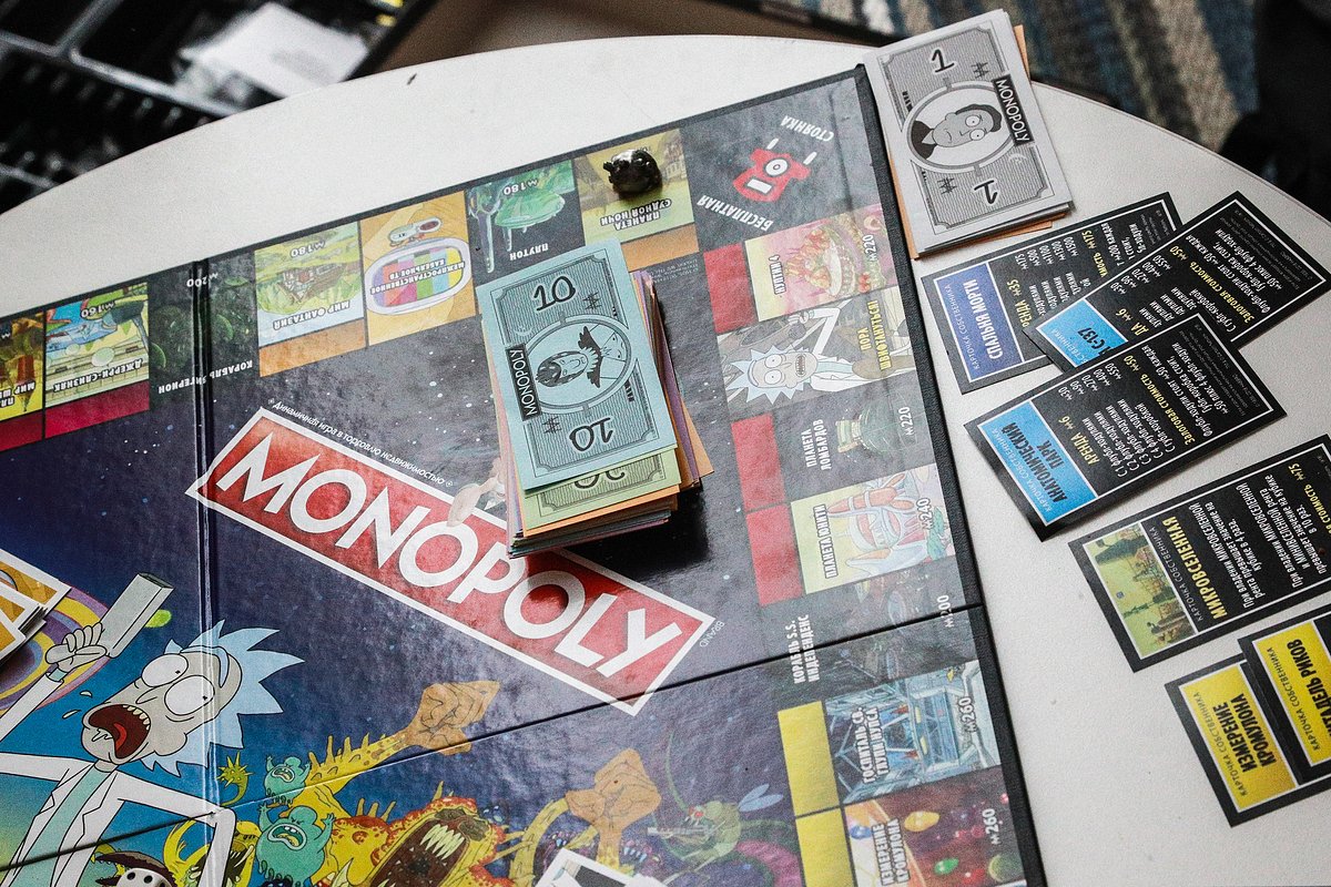 Что подарить мальчику 12 лет на Новый год-2026: 90+ идей