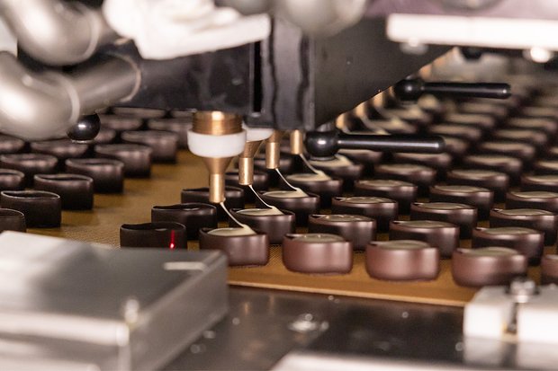 Круглосуточное производство новогодних сладостей в московских фабриках