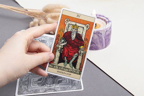 Карта Таро Император: значение аркана в разных сферах жизни, сочетание с другими картами