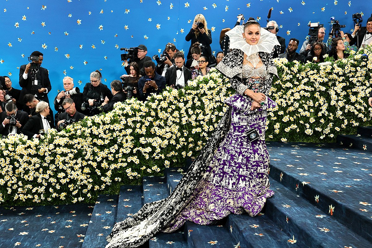 Звезды блистали на Met Gala, нарушая дресс-код. Как это было?