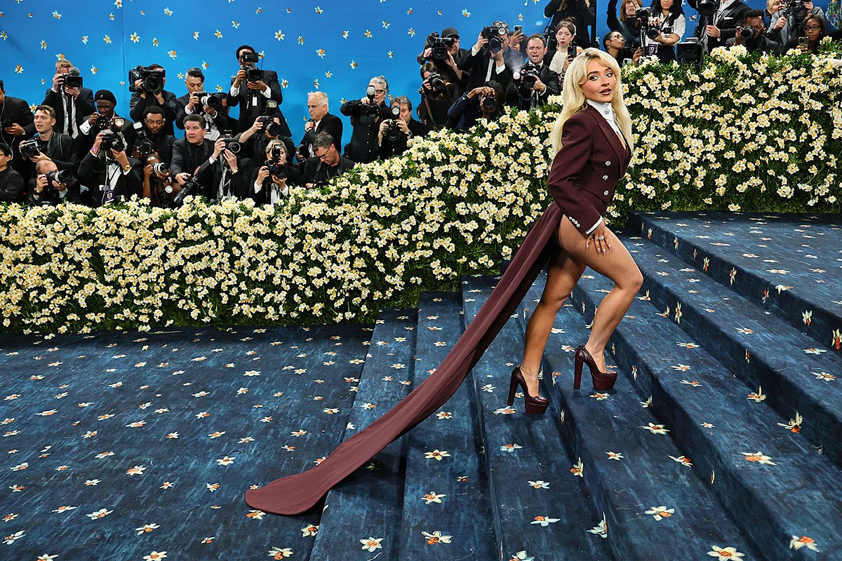 Звезды блистали на Met Gala, нарушая дресс-код. Как это было?