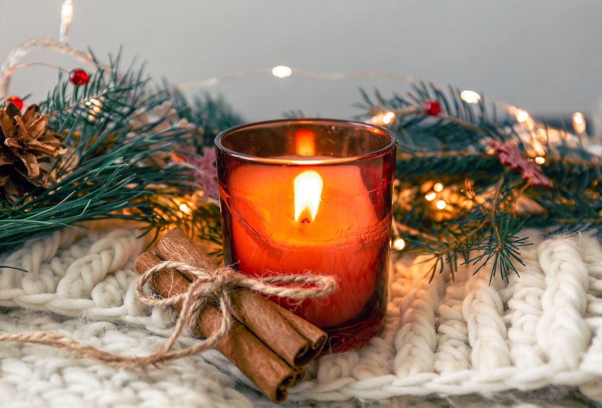 Как украшать квартиру к Новому году — 2026: лучшие идеи и тренды