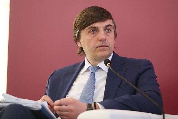 Кадры для бизнеса: Перспективы проекта «Профессионаитет» на полях ПМЭФ