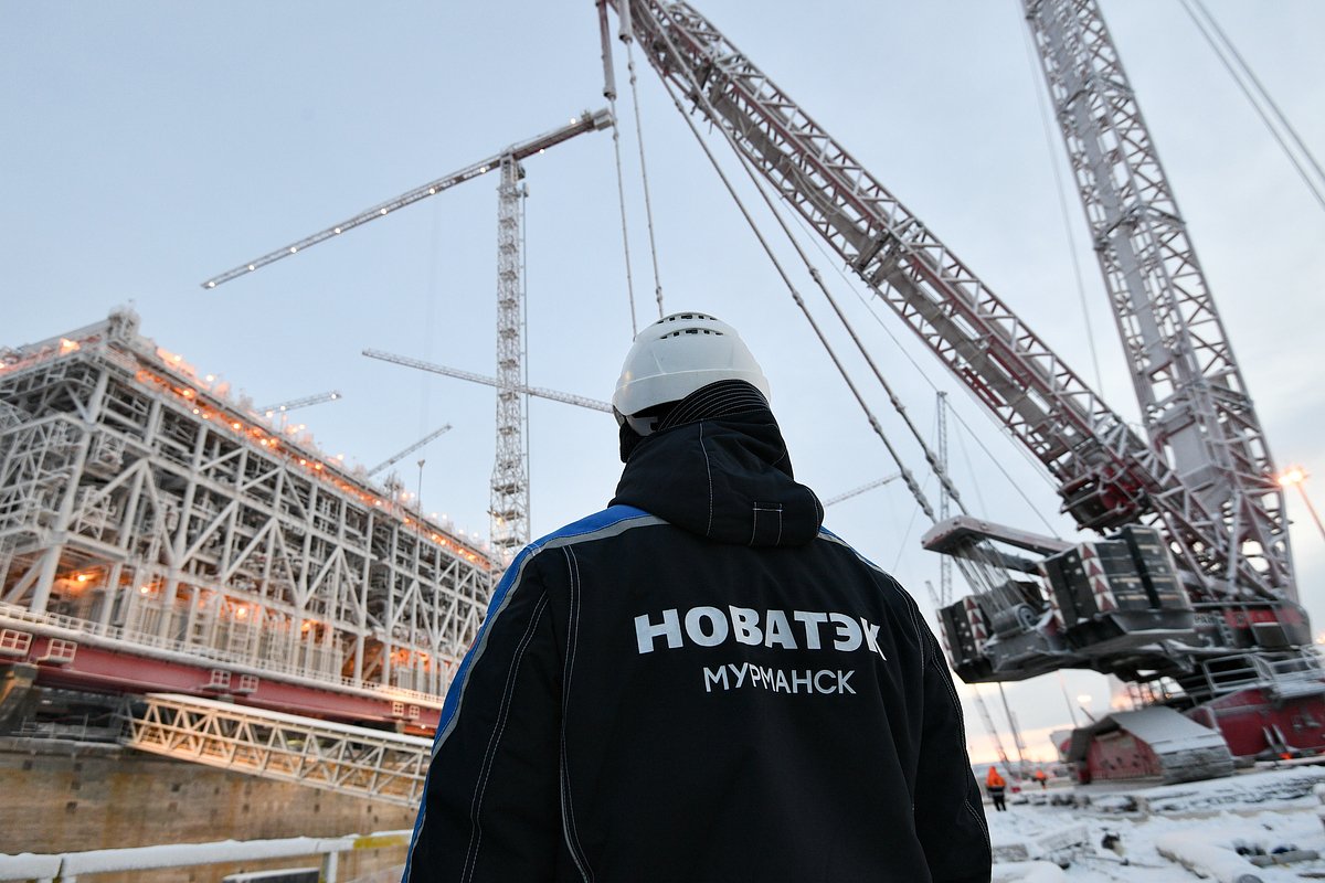 «Газпром» готов к невиданным убыткам и увольняет сотрудников. Что творится с национальным достоянием?