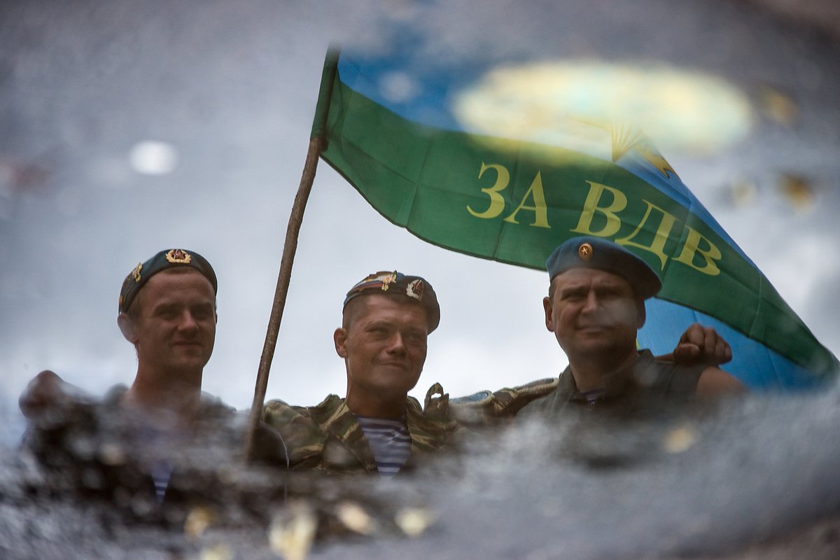 «Никто, кроме нас!» Празднования Дня ВДВ: более 50 открыток и поздравлений по случаю 95-летия десантных войск