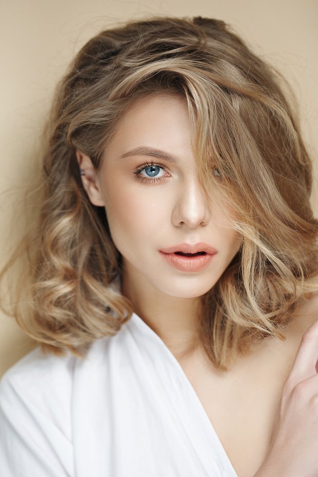 Русый цвет волос: как выбрать оттенок в 2025 году и сделать его идеальным под ваш цветотип