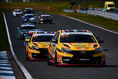 Команда LADA Sport ROSNEFT выиграла Кубок России по кольцевым гонкам