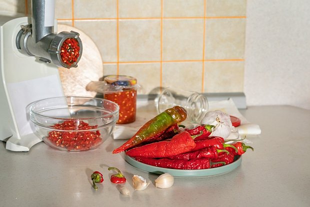 Аджика на зиму: простые и вкусные рецепты