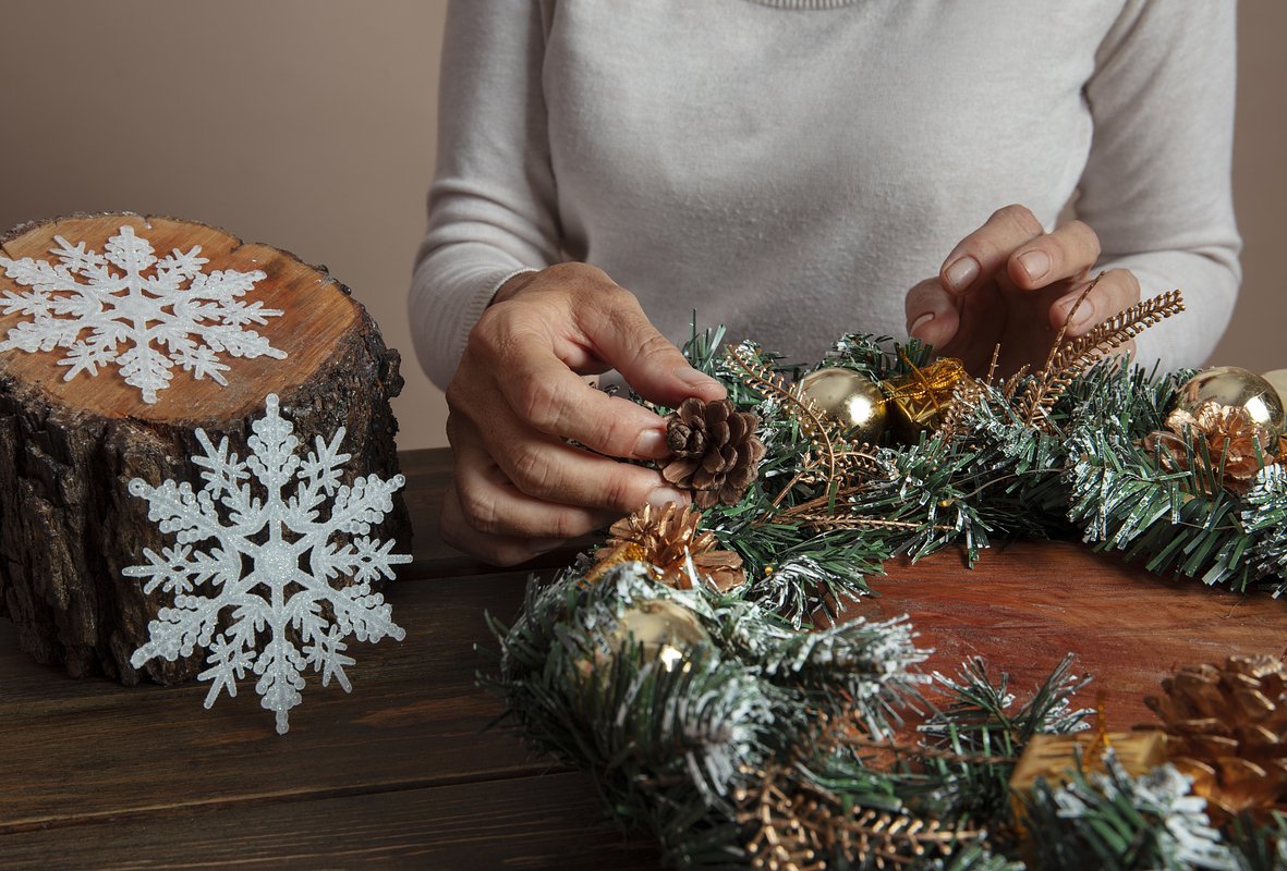 Как украшать квартиру к Новому году — 2026: лучшие идеи и тренды