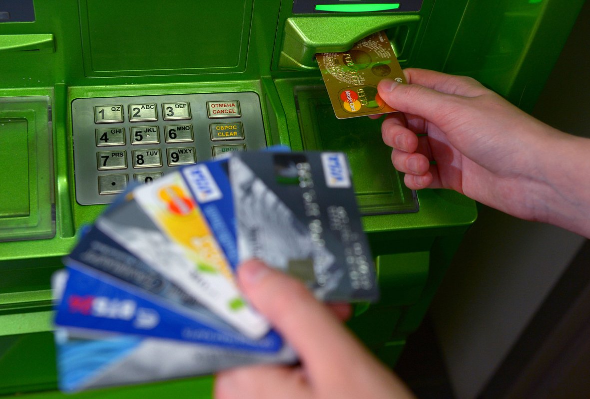 Visa и Mastercard прекращают операции в России: Как действовать владельцам карт?