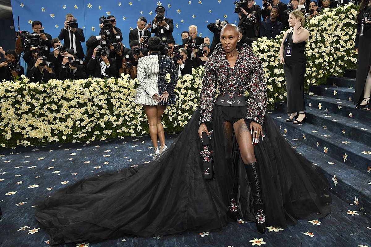 Звезды блистали на Met Gala, нарушая дресс-код. Как это было?