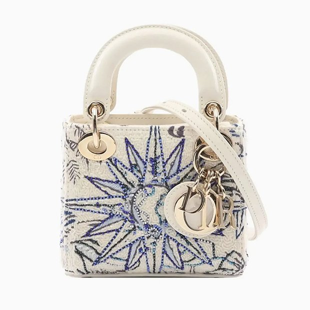 Жена миллиардера Безоса появилась с редкой сумочкой Dior стоимостью миллион рублей