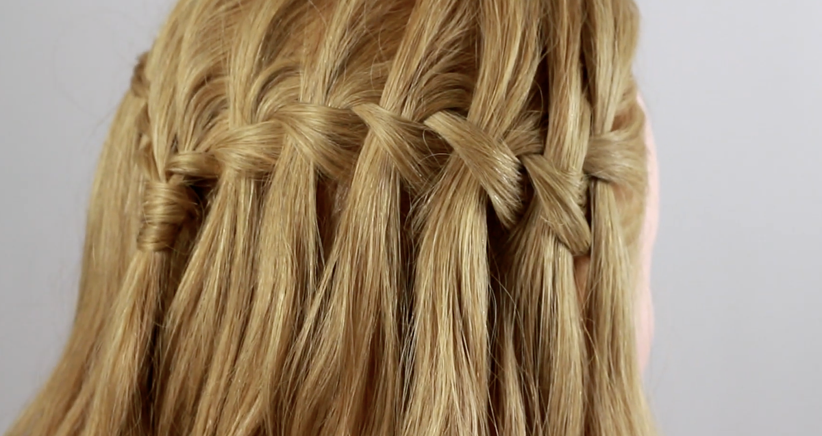 Волосы в Новый 2026 год: 15+ стильных идей для коротких, средних и длинных стрижек