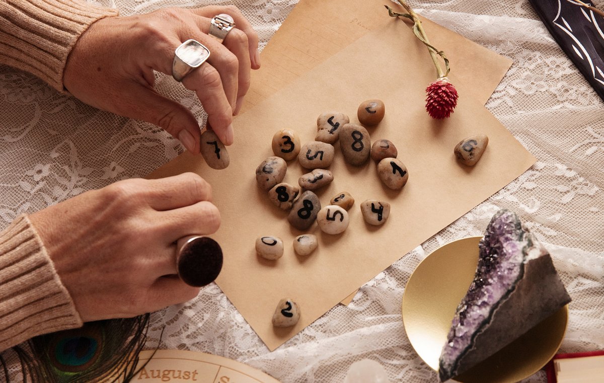 Время 15:15 на часах: значение одинаковых цифр в английской нумерологии