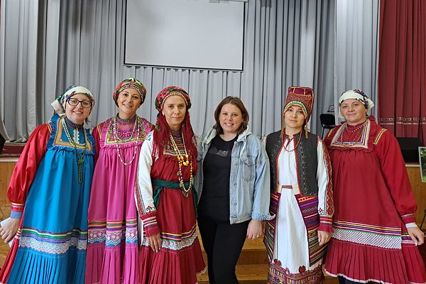 «Я не верила, что есть мир, где многих русских» — Эрузянка уже больше 10 лет учит детей исчезающему языку. Зачем она это делает?