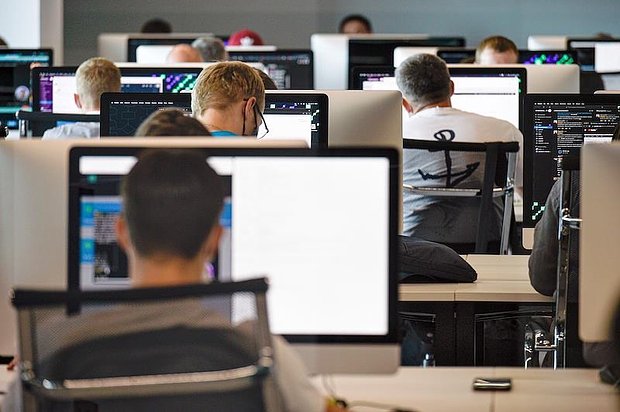 Люди по всему миру теряют интерес к работе. Что с ними происходит?