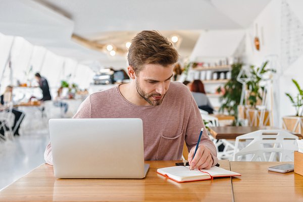 Как молодежь создает бизнес с нуля. С чего начать путь молодого предпринимателя в России?