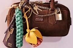 Бренд Miu Miu вызвал недовольство из-за стоимости аксессуара в 45 тысяч рублей