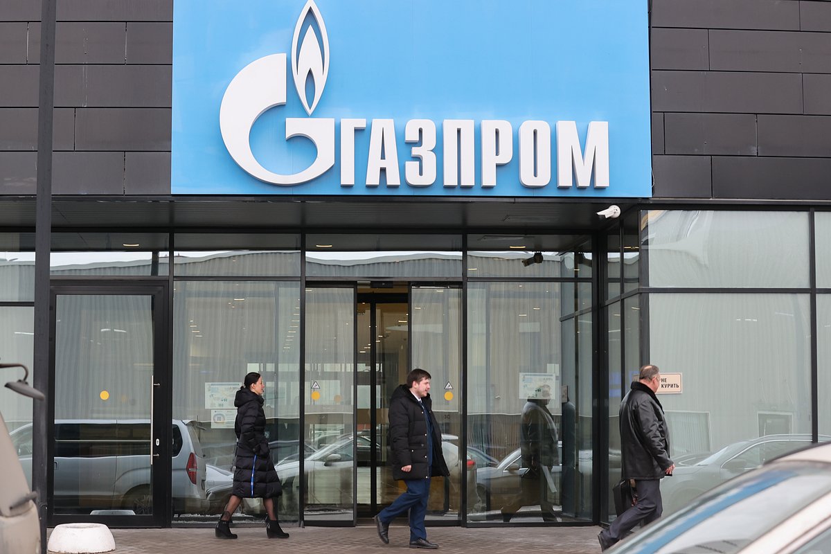 «Газпром» готов к невиданным убыткам и увольняет сотрудников. Что творится с национальным достоянием?
