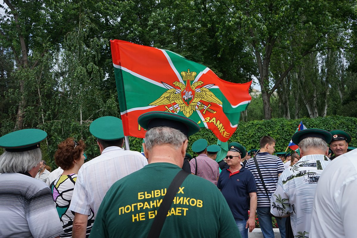 День пограничника: 15 поздравительных открыток для близких