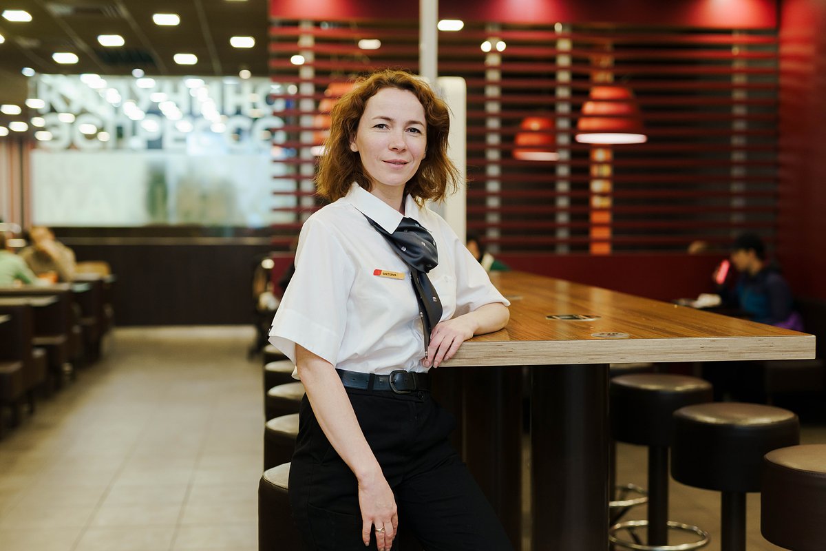 «Здесь совмещается жизнь и работа». Как «Вкусно — точка» помогает поверить в себя и построить карьеру