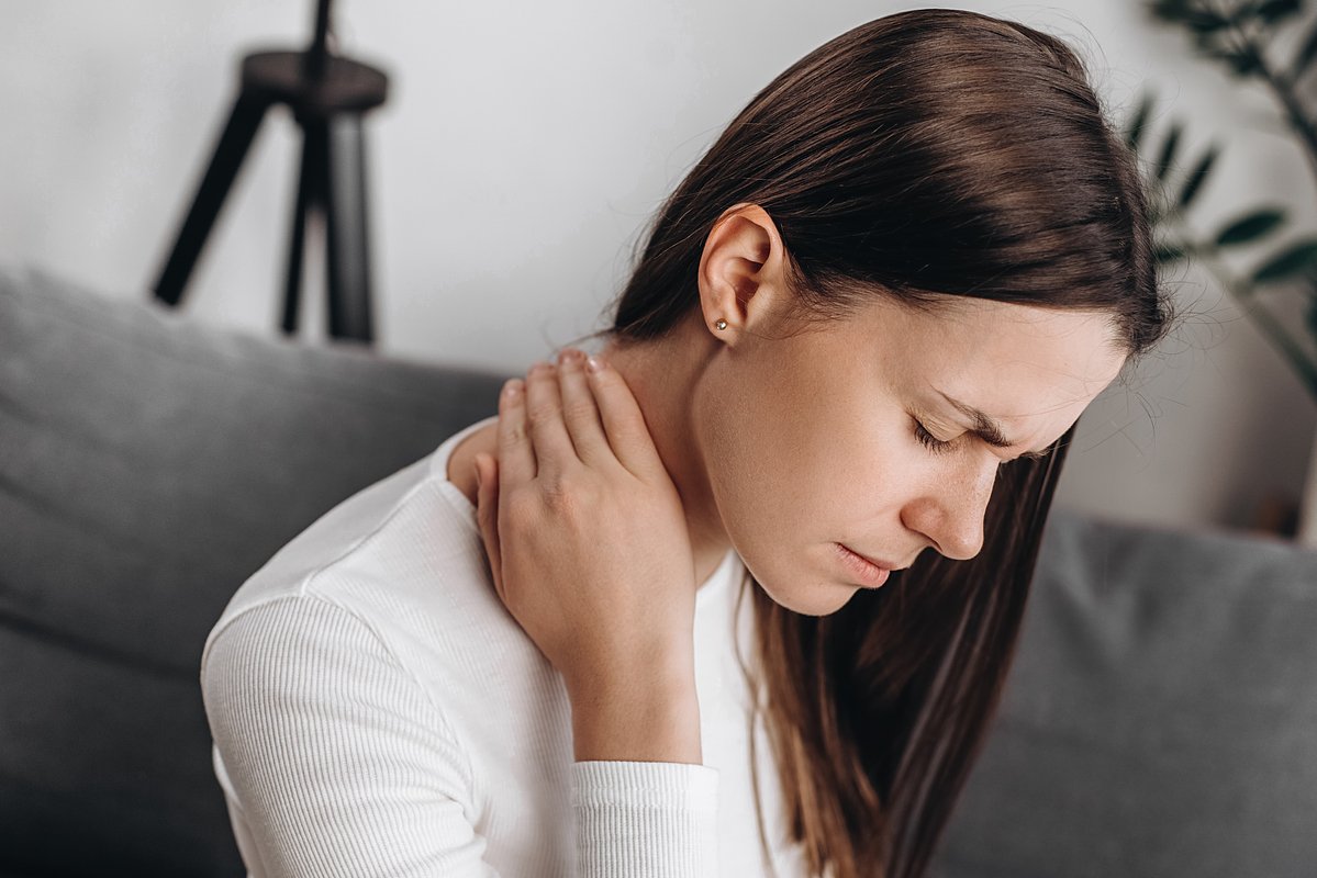 Почему чешутся пальцы рук: толкование народных примет