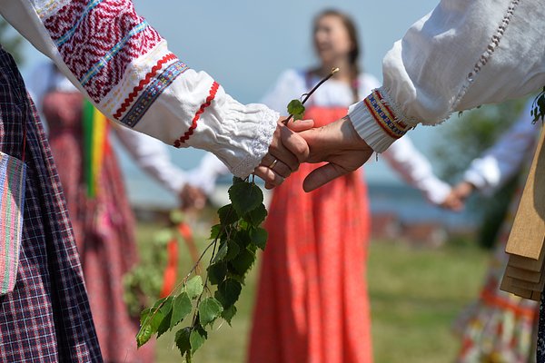 Гадания на Троицу в 2025 году: традиции и приметы. Как и когда гадать на суженого, на любовь и здоровье