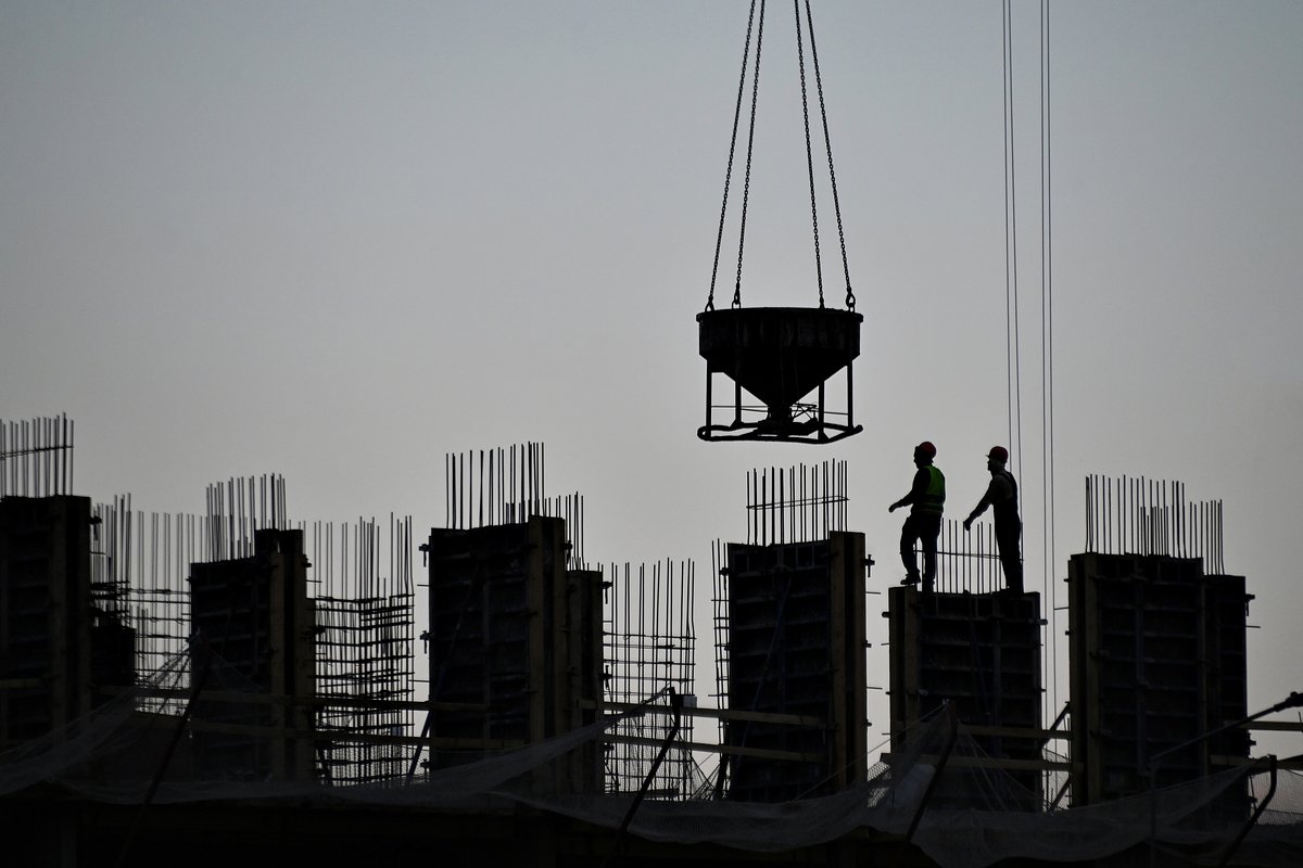 Опасность банкротства угрожает строительному рынку России. Кто сможет создать доступное жилье для россиян?